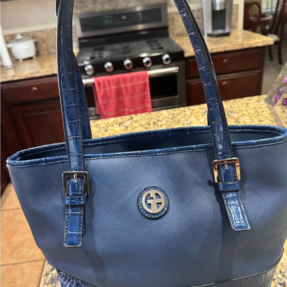 Chic Navy Tote Bag with Croc-Embossed Straps